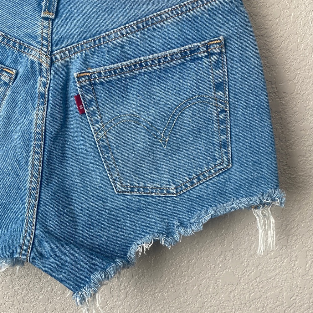 Levi's Women's 501 Shorts  Light Cotton Button Fly Distressed Sizes:  24/27/30 - Picture 8 of 8